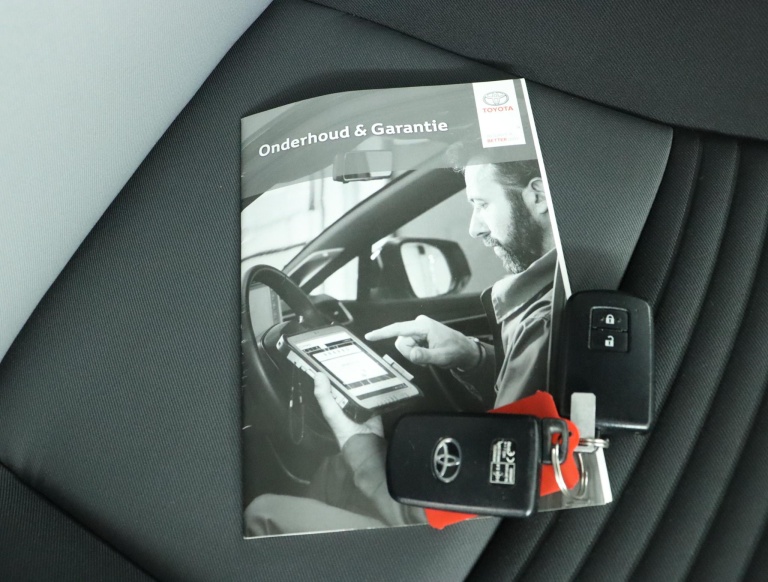 Toyota Yaris - 1.5 Hybrid Dynamic 11