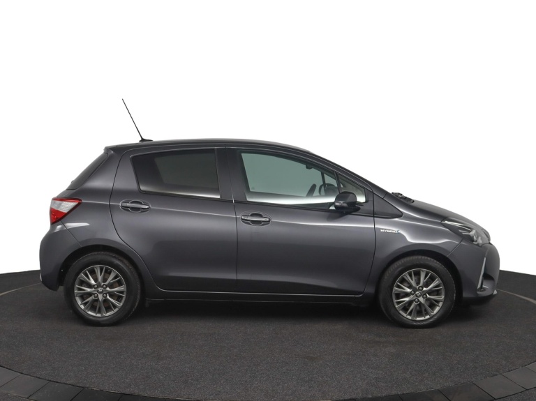 Toyota Yaris - 1.5 Hybrid Dynamic 13