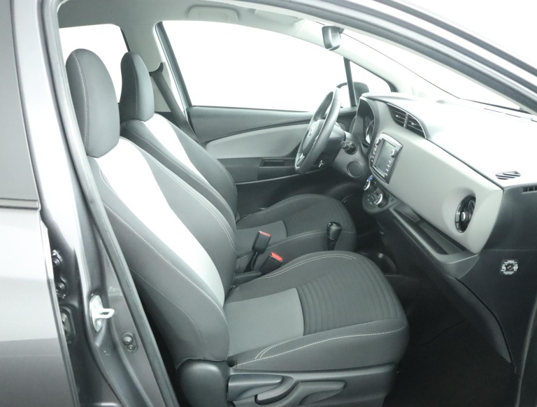 Toyota Yaris - 1.5 Hybrid Dynamic 22