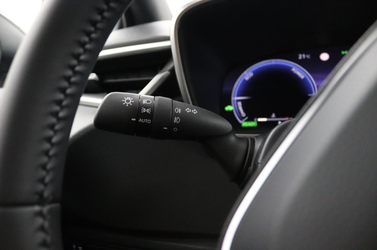 Toyota Corolla - Hybrid 180 Dynamic 32