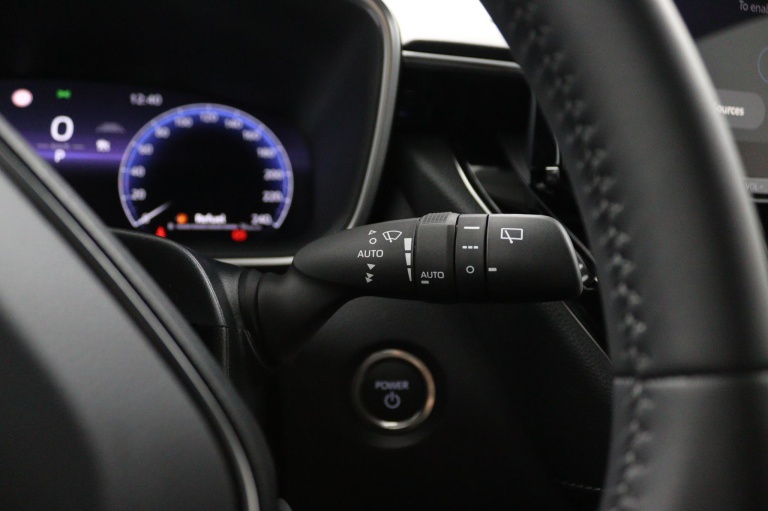 Toyota Corolla - Hybrid 180 Dynamic 33
