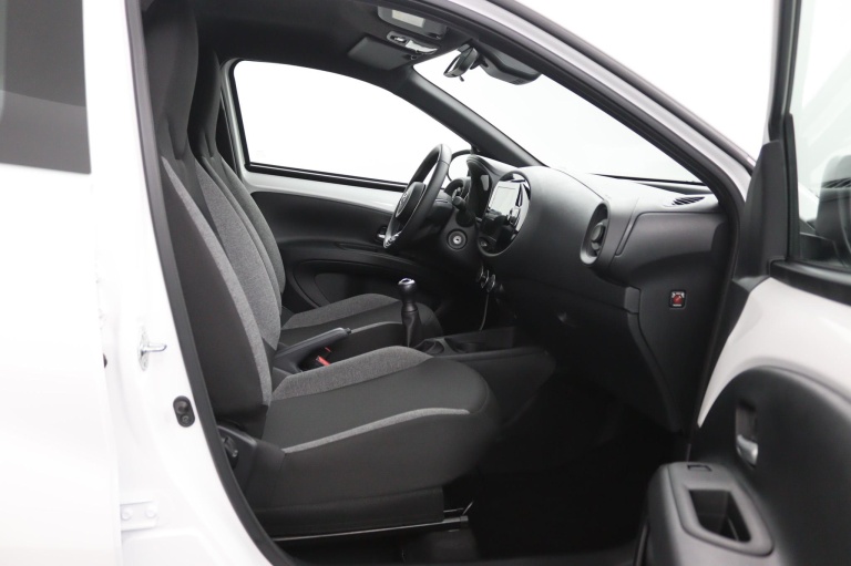 Toyota Aygo X - 1.0 VVT-i MT Play 10