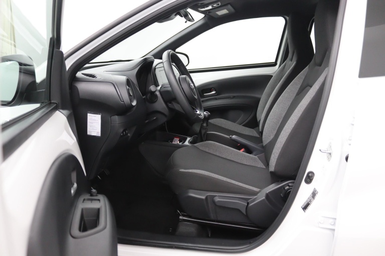 Toyota Aygo X - 1.0 VVT-i MT Play 9