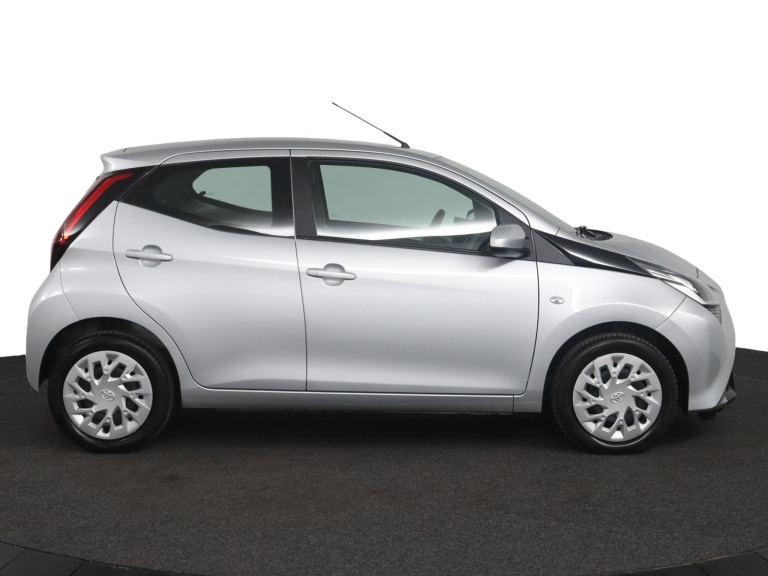 Toyota Aygo - 1.0 VVT-i x-play 13