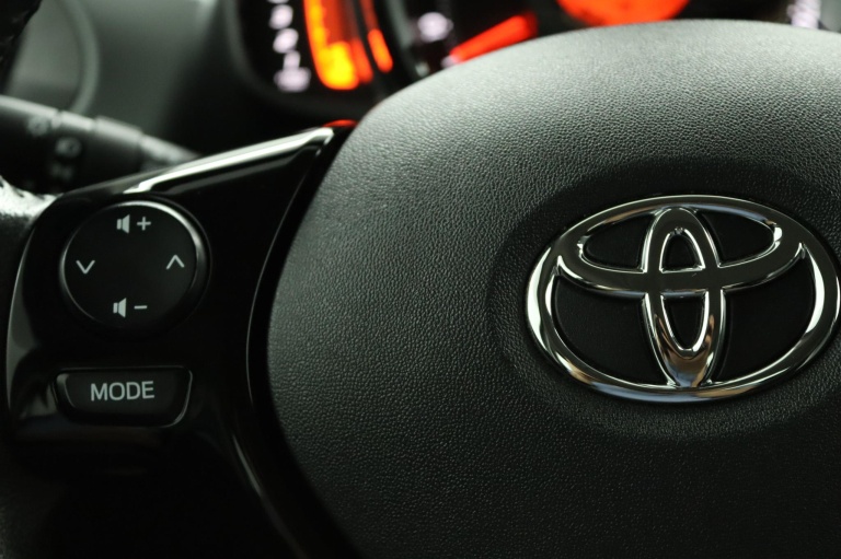 Toyota Aygo - 1.0 VVT-i x-play cabrio 19