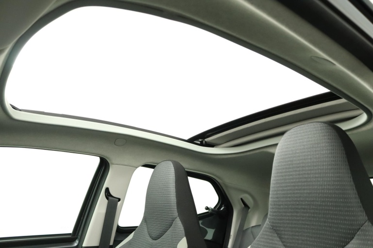 Toyota Aygo - 1.0 VVT-i x-play cabrio 52