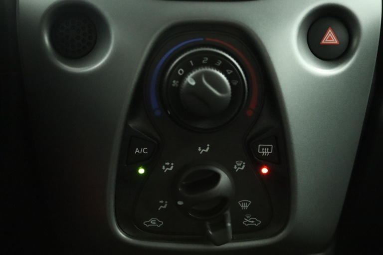 Toyota Aygo - 1.0 VVT-i x-play cabrio 9