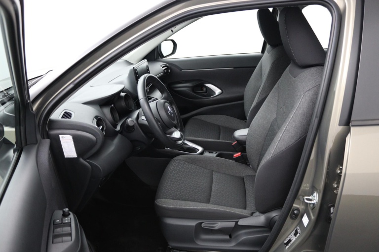 Toyota Yaris Cross - 1.5 Hybrid 16