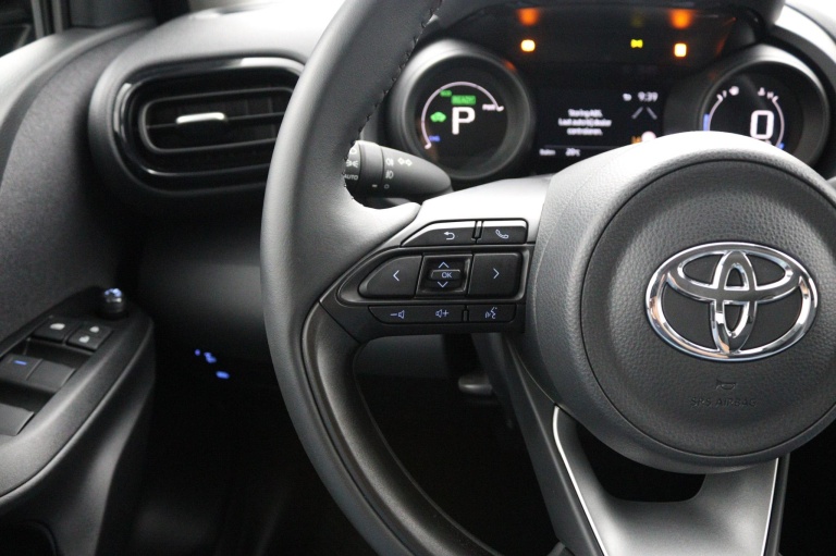 Toyota Yaris - 1.5 Hybrid Dynamic 19