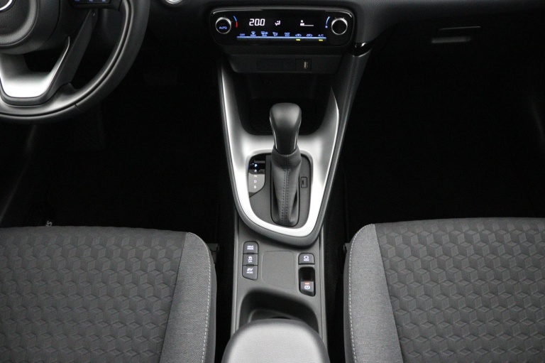 Toyota Yaris - 1.5 Hybrid Dynamic 26