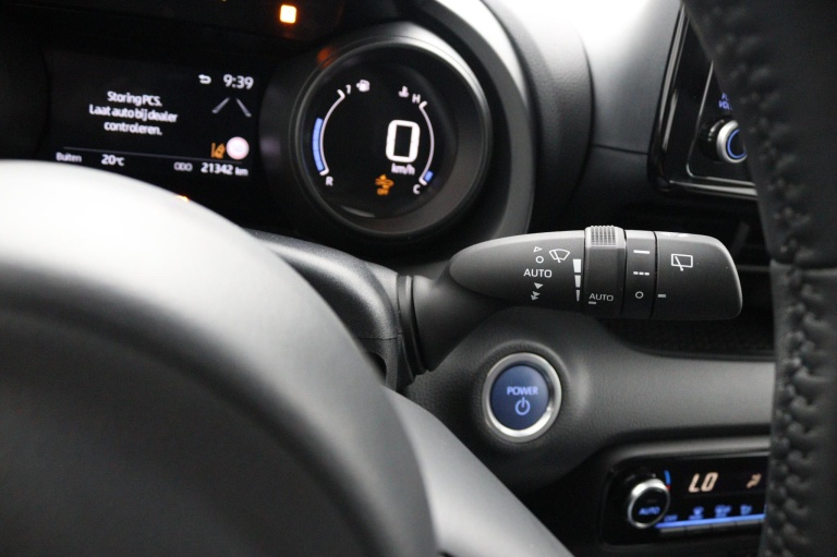 Toyota Yaris - 1.5 Hybrid Dynamic 31