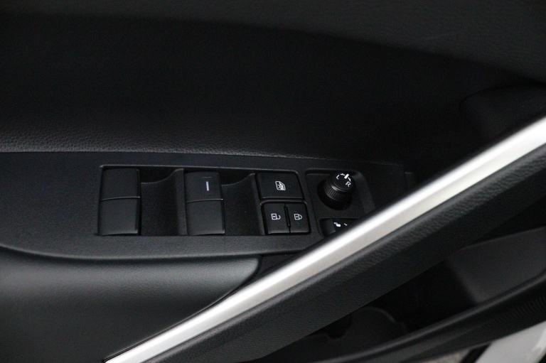 Toyota Corolla Cross - Hybrid 140 Style 30