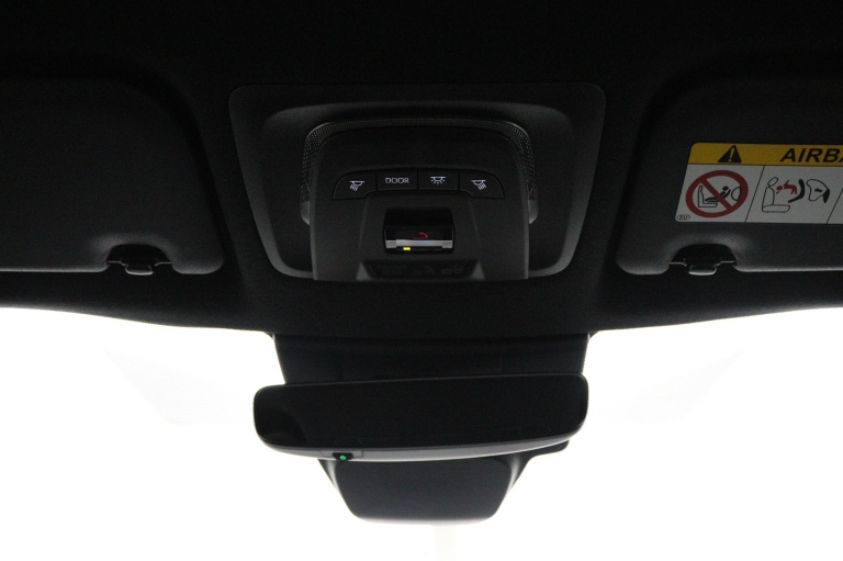 Toyota Corolla Cross - Hybrid 140 Style 33