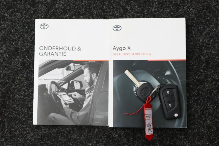 Toyota Aygo X - 1.0 VVT-i S-CVT Automaat First 11