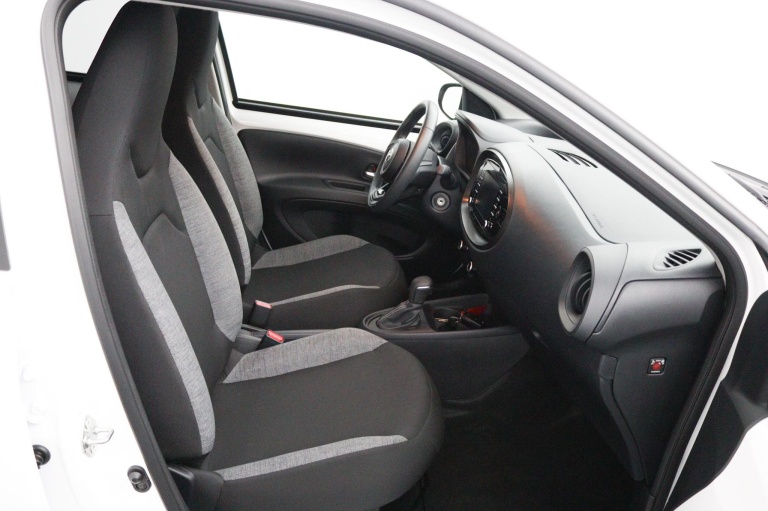 Toyota Aygo X - 1.0 VVT-i S-CVT Automaat First 22