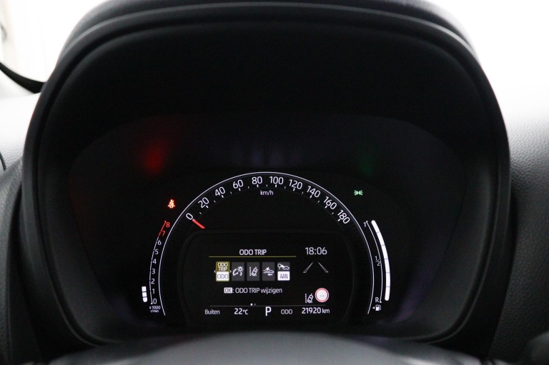 Toyota Aygo X - 1.0 VVT-i S-CVT Automaat First 6