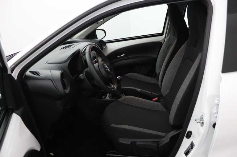 Toyota Aygo X - 1.0 VVT-i MT Play 16