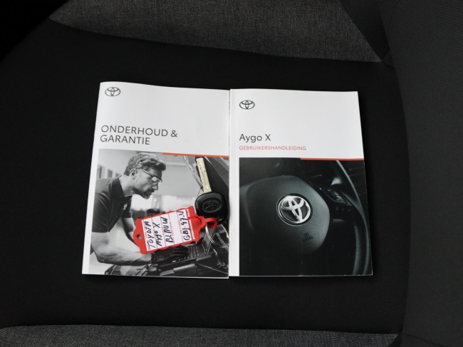 Toyota Aygo X - 1.0 VVT-i MT Play