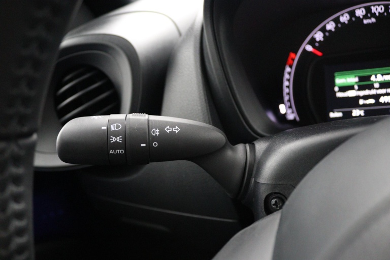 Toyota Aygo X - 1.0 VVT-i MT Play 29
