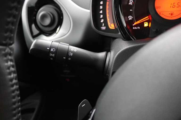 Toyota Aygo - 1.0 VVT-i x-play 29