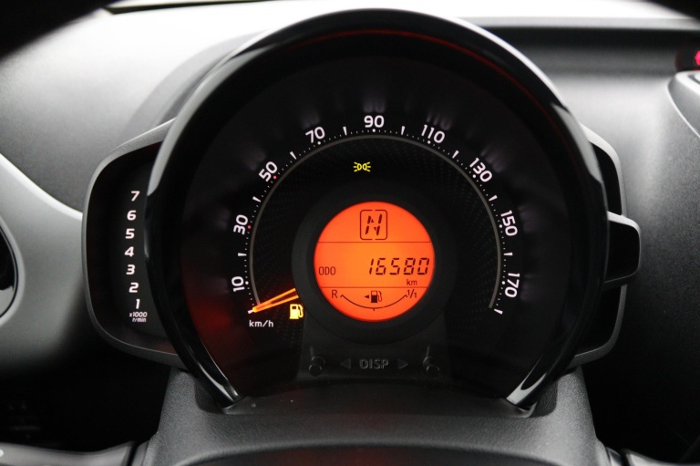 Toyota Aygo - 1.0 VVT-i x-play 6