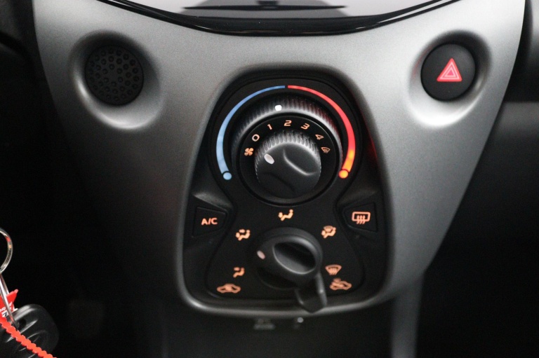 Toyota Aygo - 1.0 VVT-i x-play 7