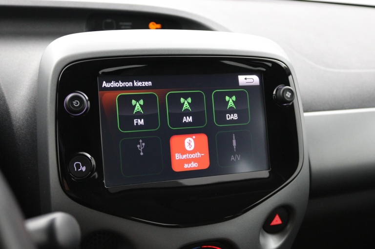 Toyota Aygo - 1.0 VVT-i x-play 9