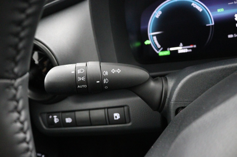 Toyota C-HR - 1.8 Hybrid 140 Dynamic 30