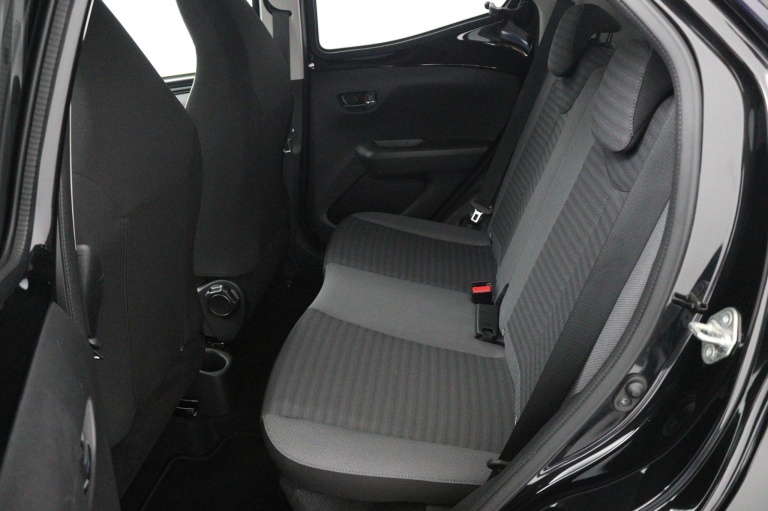 Toyota Aygo - 1.0 VVT-i x-joy 18