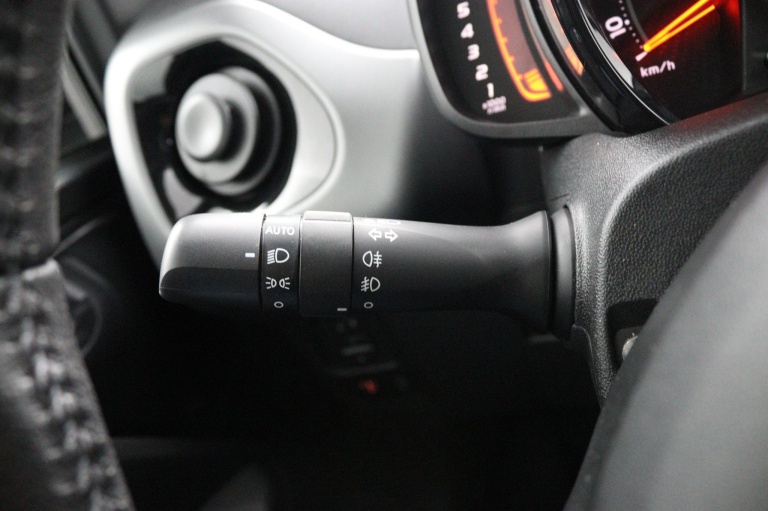 Toyota Aygo - 1.0 VVT-i x-joy 29