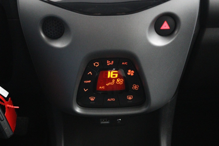 Toyota Aygo - 1.0 VVT-i x-joy 7