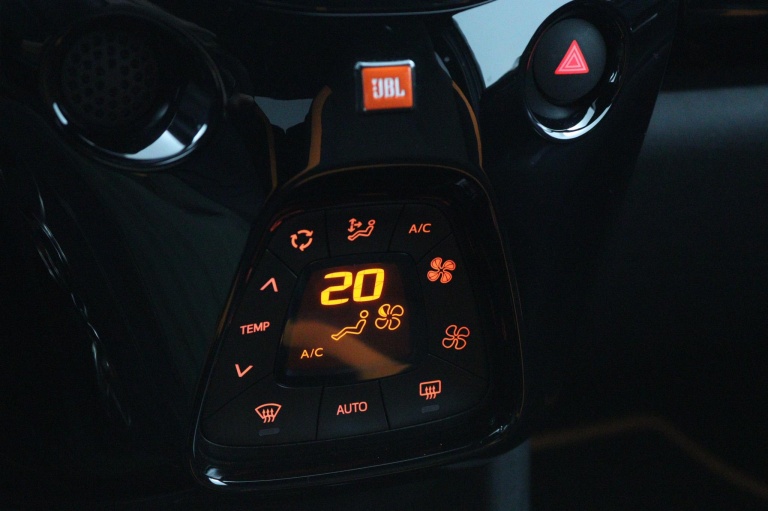 Toyota Aygo - 1.0 VVT-i x-JBL 7