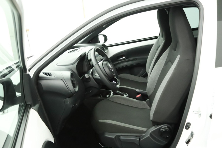 Toyota Aygo X - 1.0 VVT-i S-CVT first 17