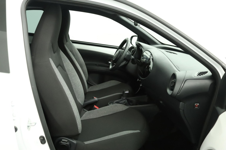 Toyota Aygo X - 1.0 VVT-i S-CVT first 22