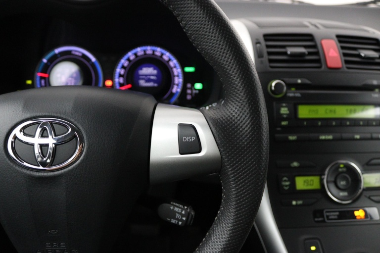 Toyota Auris - 1.8 Full Hybrid Aspiration 18