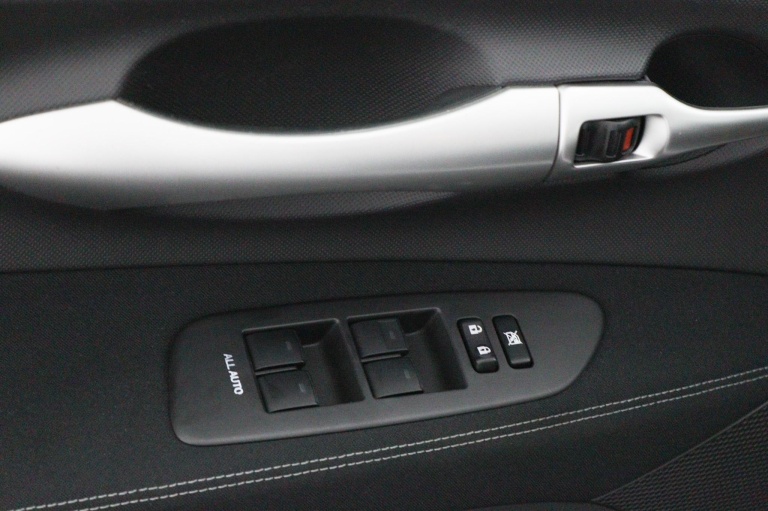 Toyota Auris - 1.8 Full Hybrid Aspiration 26
