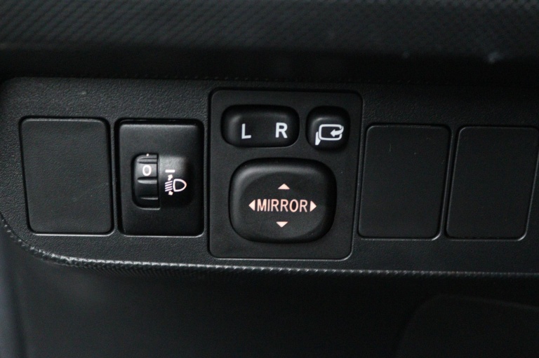 Toyota Auris - 1.8 Full Hybrid Aspiration 27