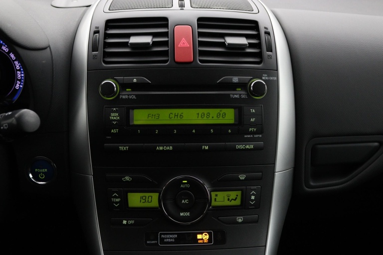 Toyota Auris - 1.8 Full Hybrid Aspiration 7