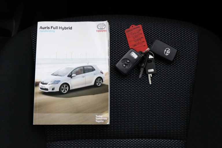 Toyota Auris - 1.8 Full Hybrid Aspiration 8