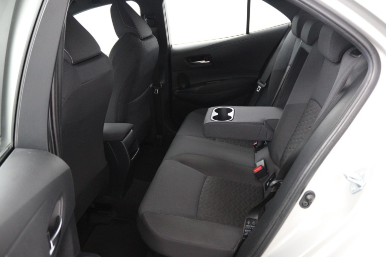 Toyota Corolla - 1.8 Hybrid  5 DRS Hatchback 18