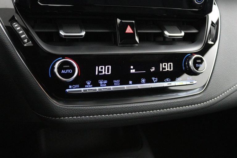 Toyota Corolla - 1.8 Hybrid  5 DRS Hatchback 7