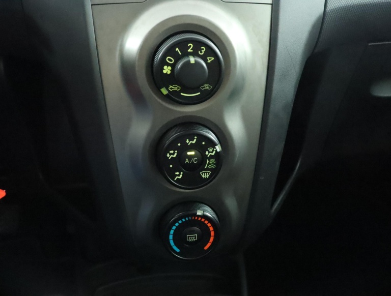 Toyota Yaris - 1.0 VVTi Acces 6