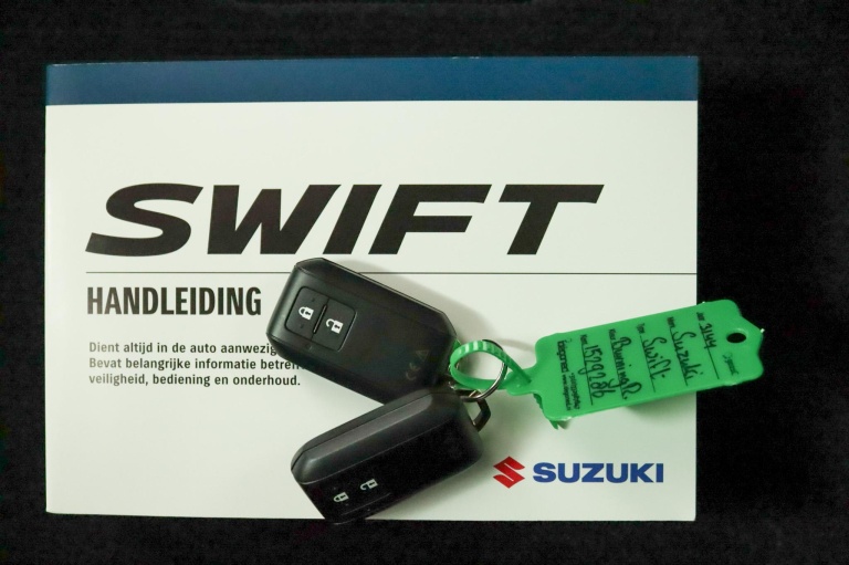 Suzuki Swift - 1.2 Style Smart Hybrid 11