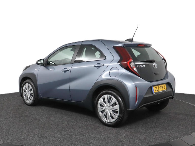 Toyota Aygo X - 1.0 VVT-i MT Play 12