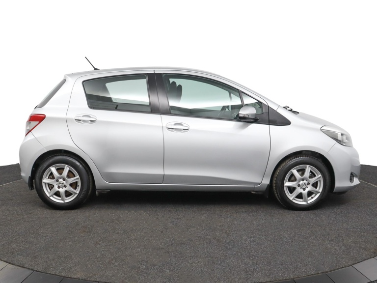 Toyota Yaris - 1.3 VVT-i Aspiration 13