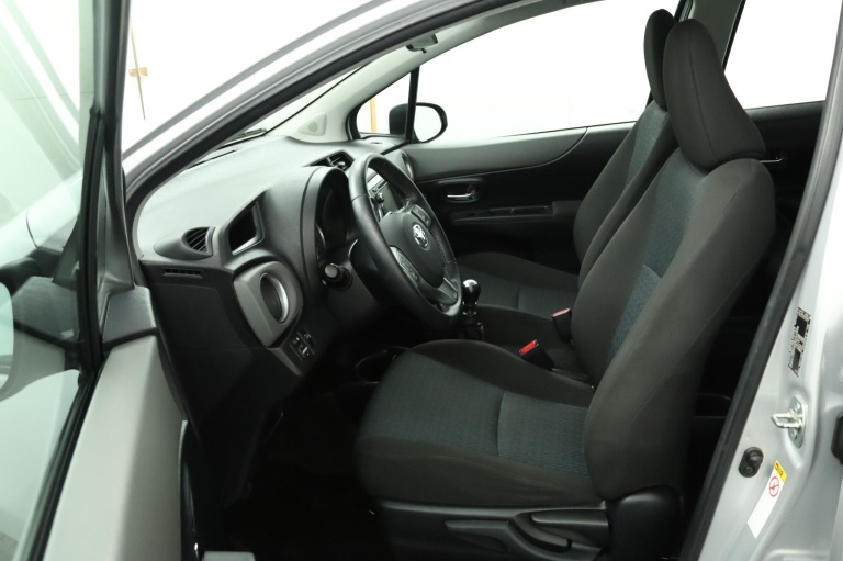 Toyota Yaris - 1.3 VVT-i Aspiration 17