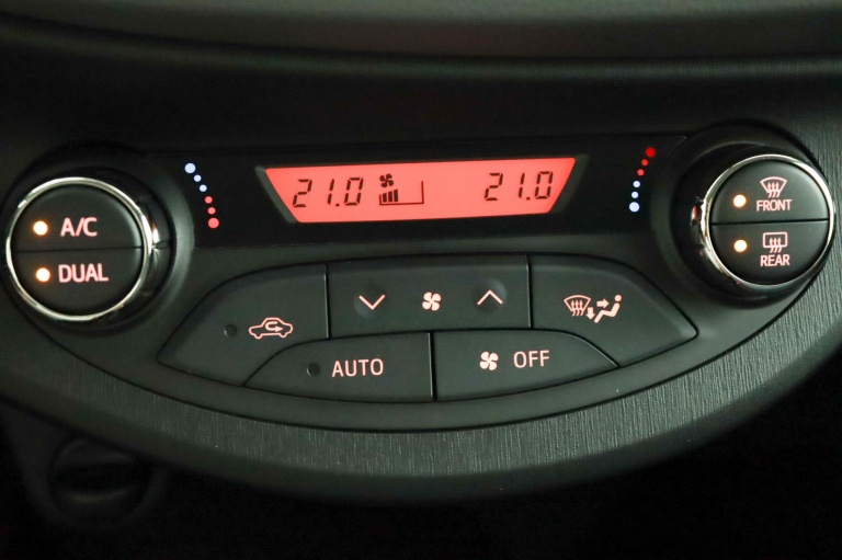 Toyota Yaris - 1.3 VVT-i Aspiration 7