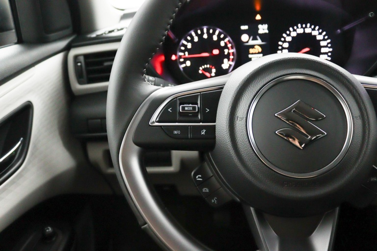 Suzuki Swift - 1.2 Select Smart Hybrid 19