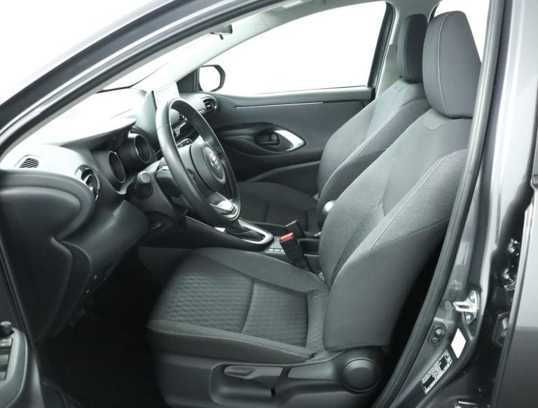 Toyota Yaris - 1.5 Hybrid Dynamic 17