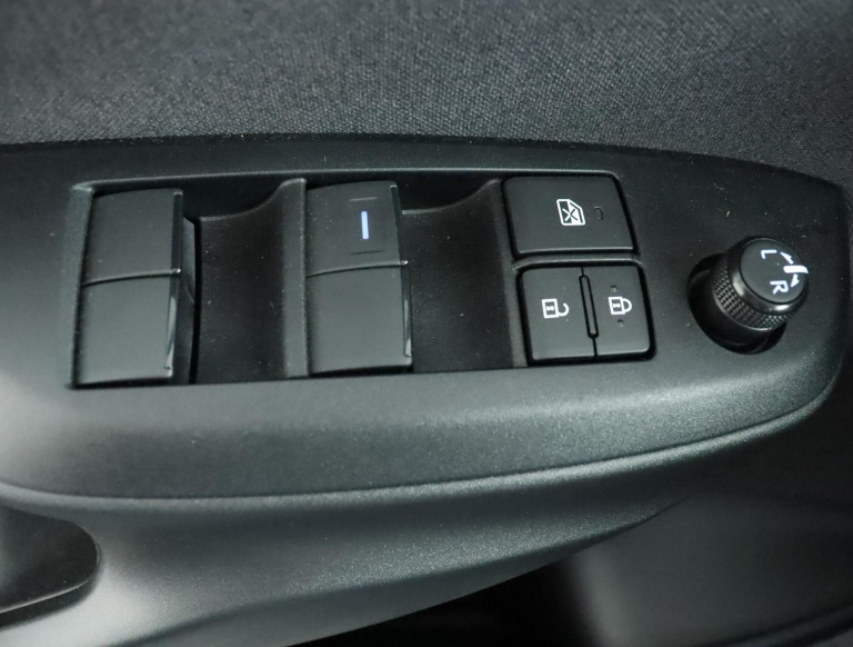 Toyota Yaris - 1.5 Hybrid Dynamic 29